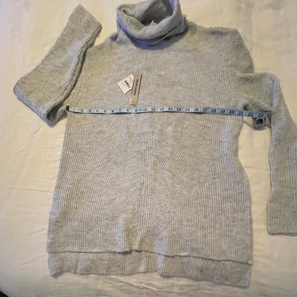 Sweet Romeo Sweater - Picture 4 of 7